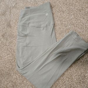 Athleta Large Fern Green Salutation Stash 7/8 Leggings